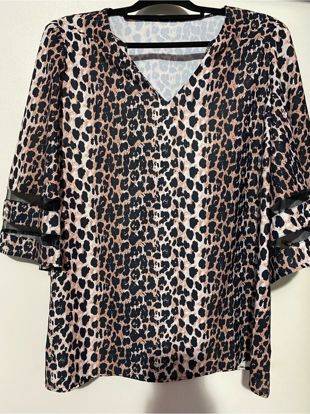 Leopard Print V-Neck Bell Sleeve Top - Black & Tan